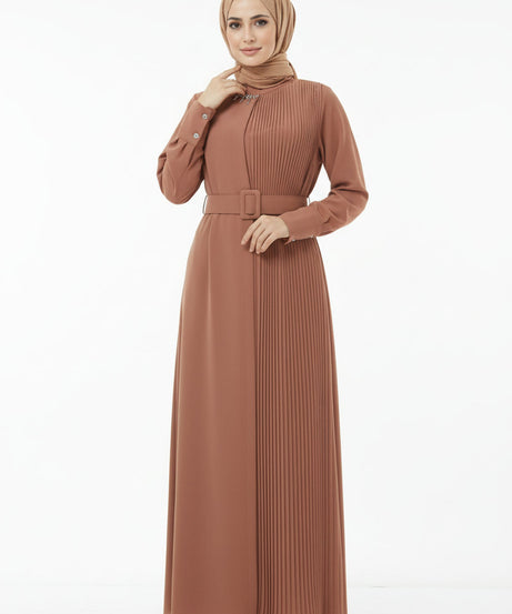 Pileli ve kemerli tasarım elbise - kahverengi 1369