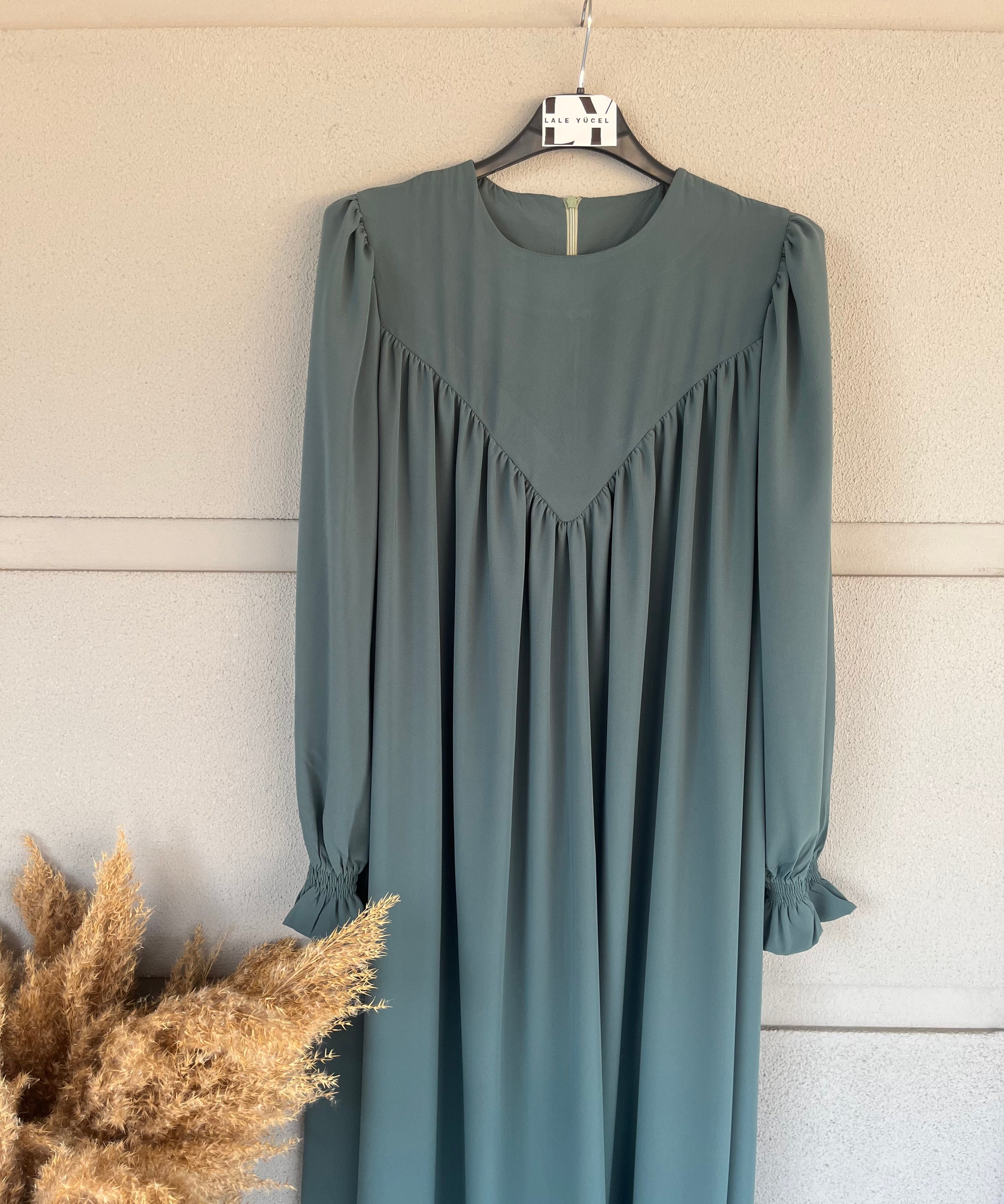 Aylin Ferace Model 119165